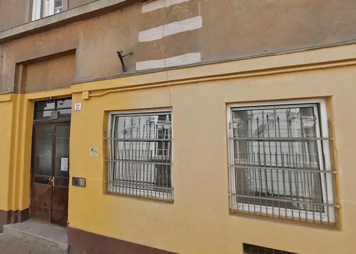 Lime Tree * بودابست